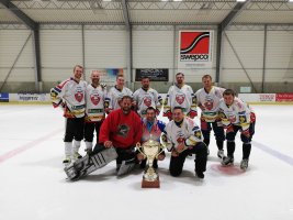 Pohár pro mistra českého bandy poprvé putuje do Pardubic!